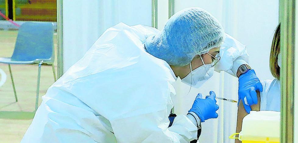 Pochi vaccini a Lucca, sindaci infuriati: «Serve il polo fiere»