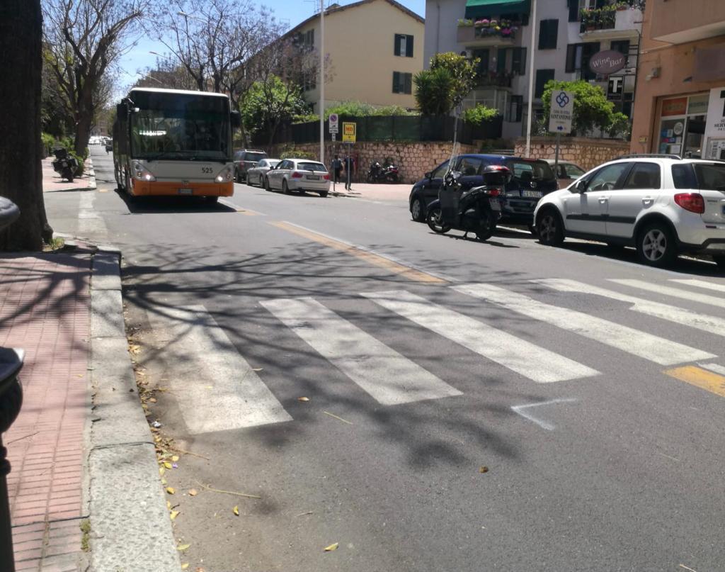 Le strisce pedonali sulle quali è stato investito il ragazzo di 13 anni (foto Mario Rosas)