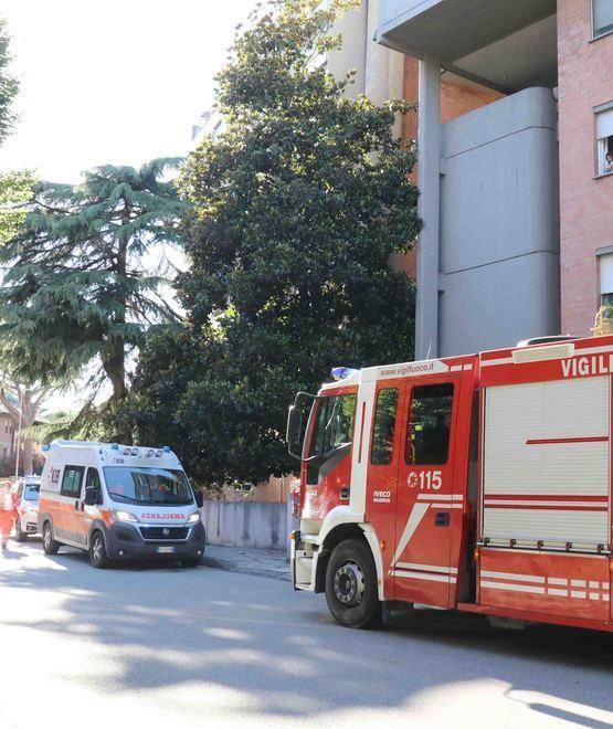 Trovato morto in casa ex bancario di 76 anni 