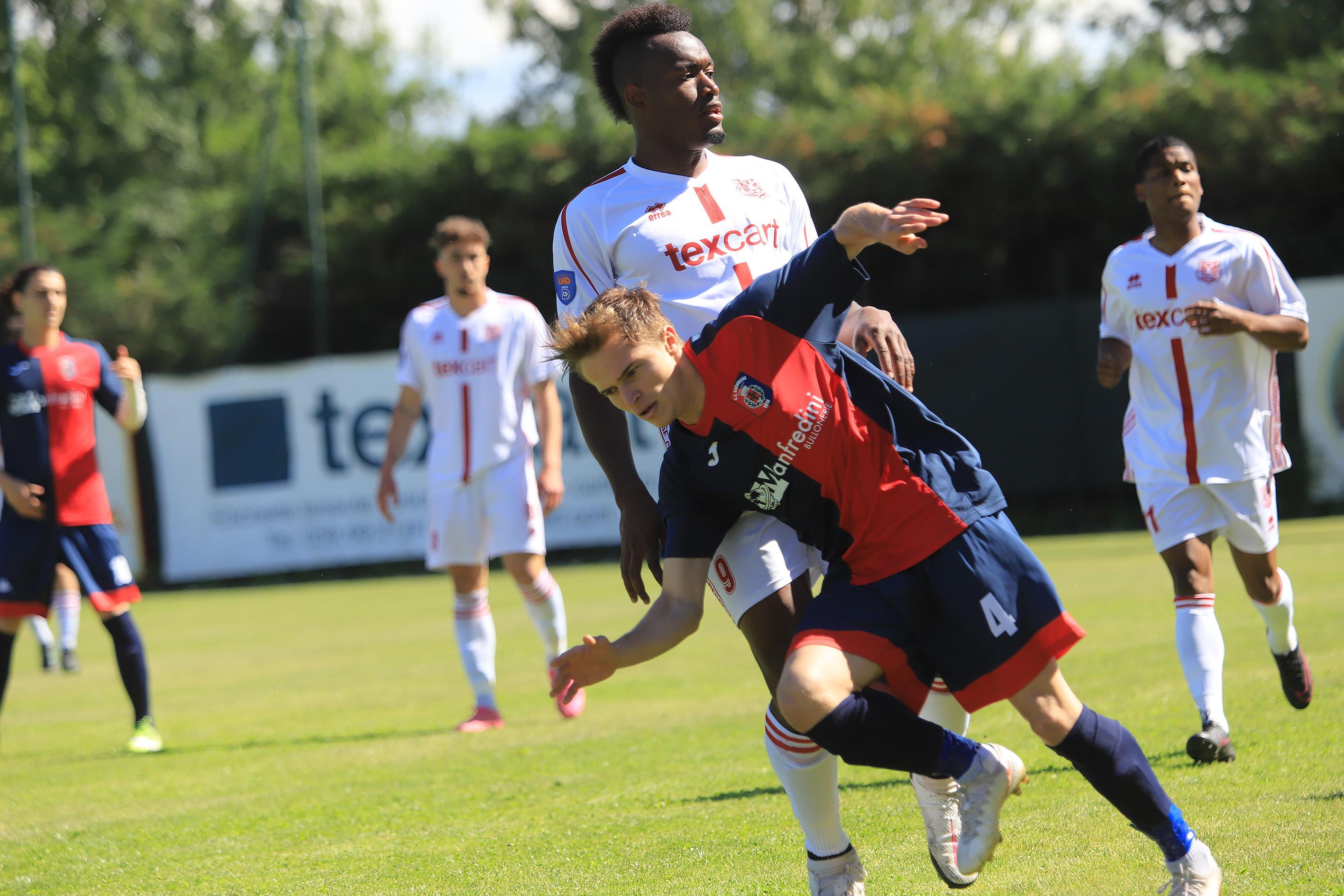 Un'azione del derby andato in scena al Borelli fra Correggese e Bagnolese
