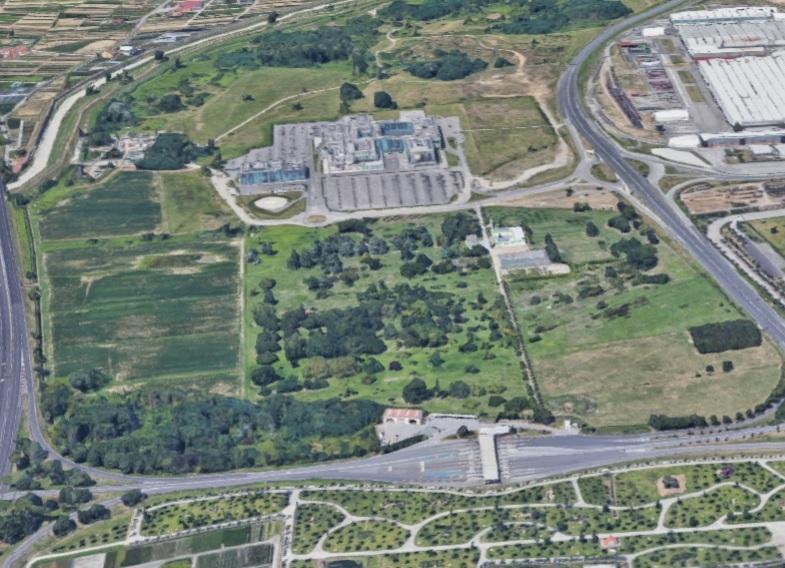 L'area a verde dell'ex Centro sperimentale per il vivaismo (Cespevi) al centro dell'immagine, tra l'ospedale (in alto) e il casello autostradale (in basso)