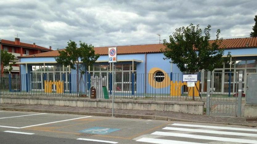 Da sei a cinque classi alla scuola materna Proteste a Lammari