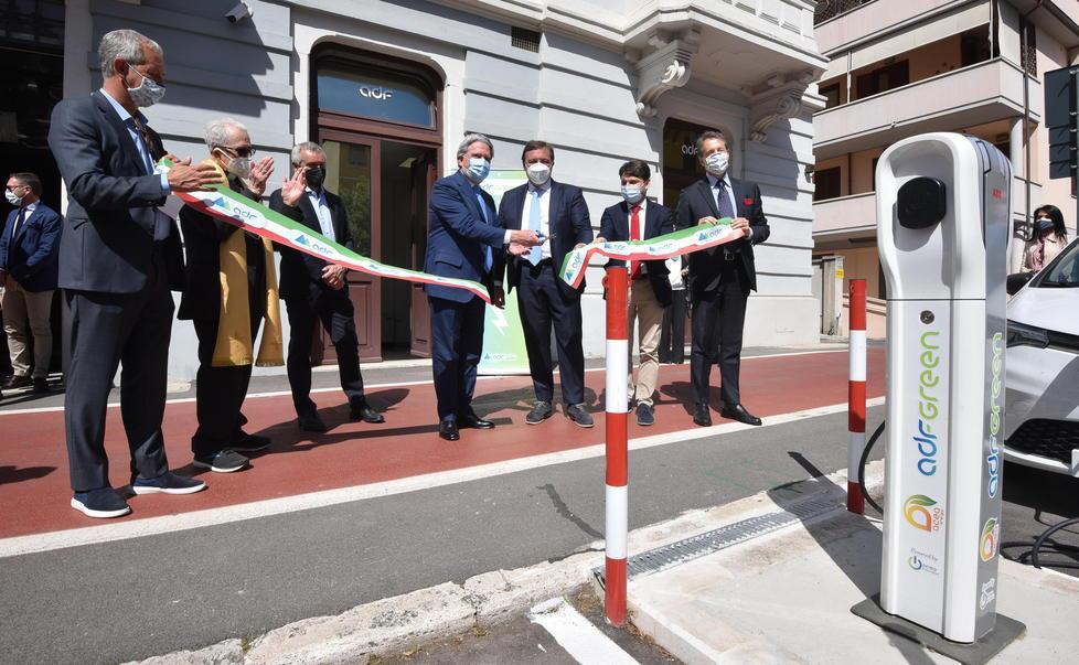 Spunta l’eco-colonnina per fare il pieno elettrico 