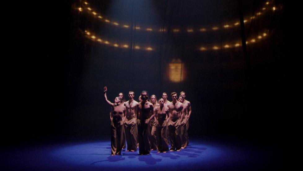 Il Valli invaso dalla danza di Aterballetto Energia contagiosa che rimette al mondo