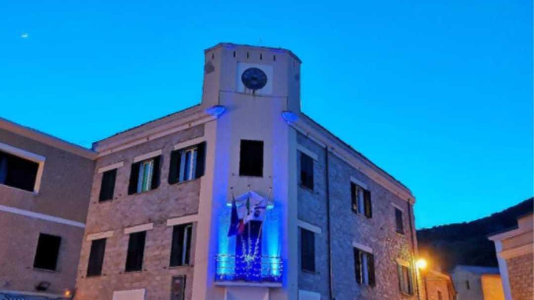 Luci blu sul municipio per la sclerosi tuberosa