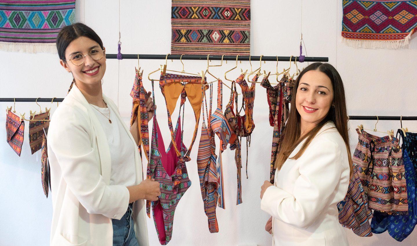 Alice Corda e Simona Chessa, 30enni, mostrano la linea mare nel loro schowroom ad Aggius