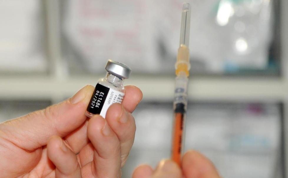 Riceve quattro dosi di vaccino, la ricostruzione dell’Asl: «Ecco perché l'infermiere ha sbagliato» 