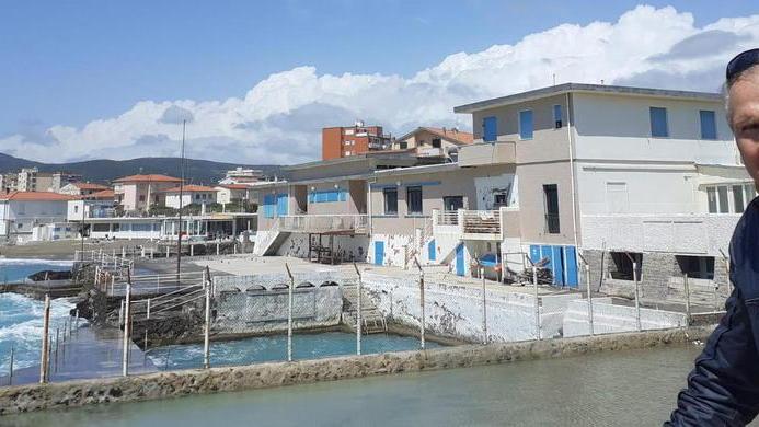 Il gestore del bagno Sirena di Rosignano non ci sta: «Concessione ritirata per ritorsione»