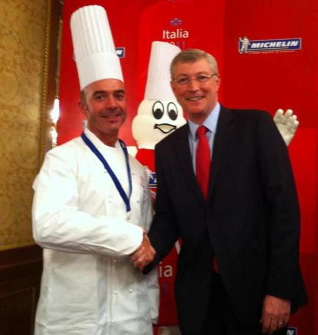 Lo chef Daniele Angelini durante la consegna della stella Michelin