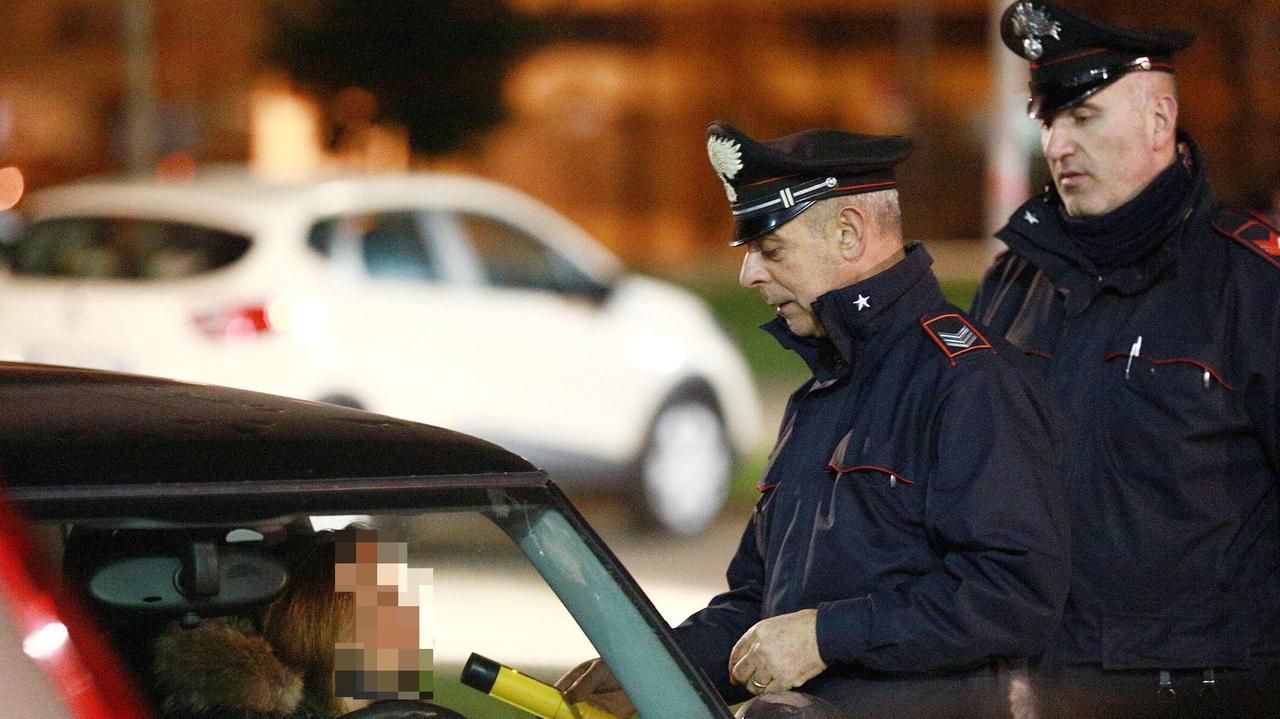 Alla guida in stato di ebbrezza, giovane denunciata