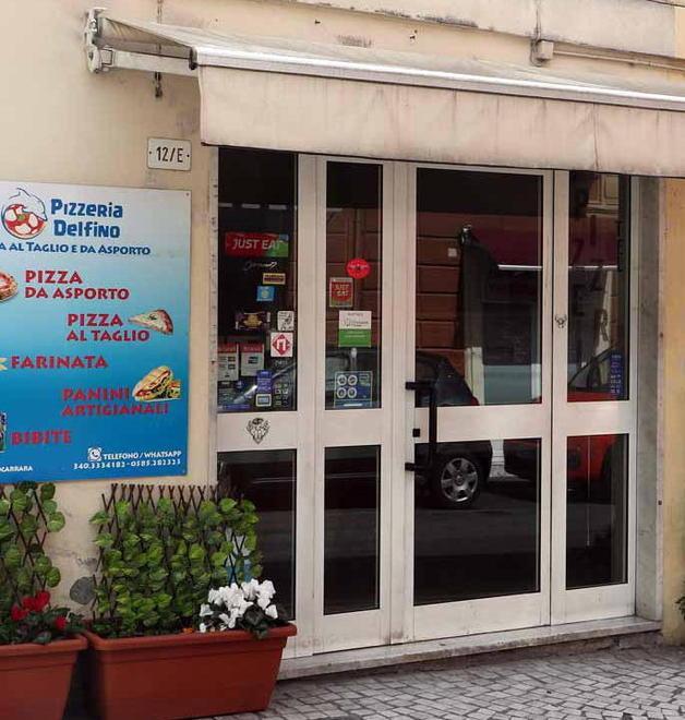 Aiuti ma non a tutti la pizzeria Delfino dovrà pagare per i tavoli all’aperto 