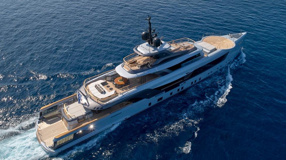 Admiral presenta Geco, megayacht con eliporto 
