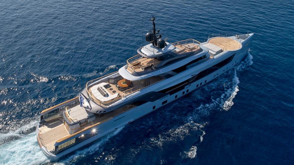 Admiral presenta Geco, megayacht con eliporto