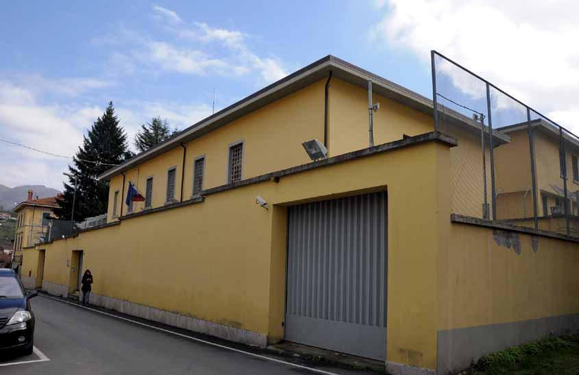 Partorisce in carcere con l’aiuto delle agenti al telefono con il 118