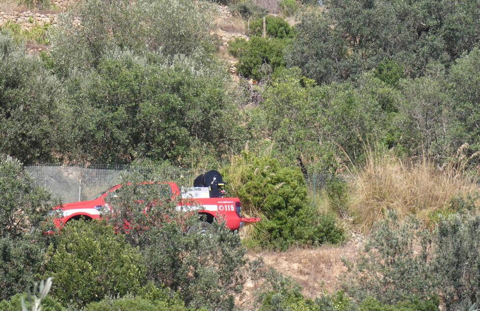 A fuoco dieci ettari di macchia, paura per le abitazioni 