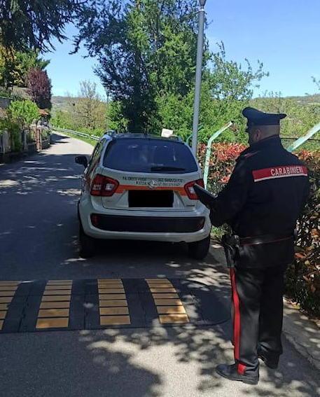  Tampona auto della Croce verde e si dà alla fuga: denunciata 