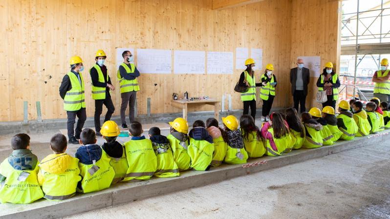 Alunni in visita nel cantiere della nuova scuola “Alighieri”