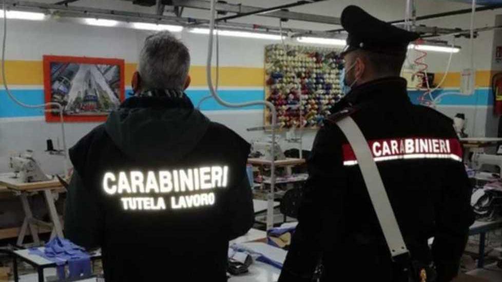 Confezionisti arrestati per sfruttamento patteggiano la pena