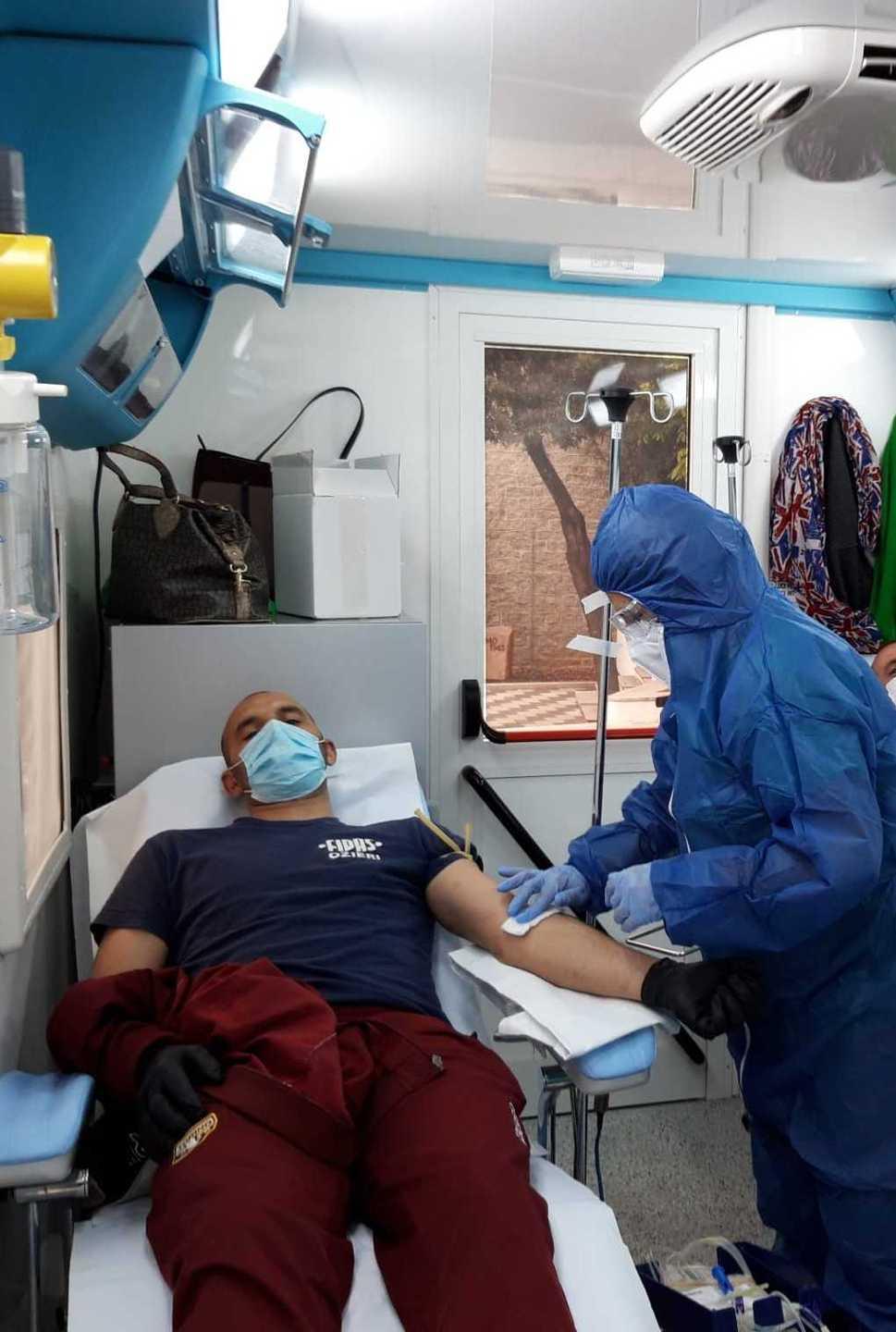 Avis, una raccolta di sangue con borsa di studio