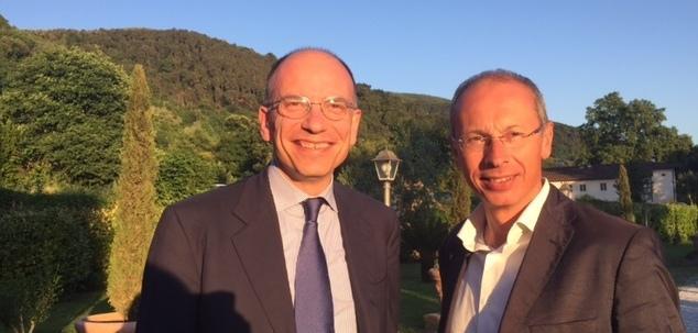 Andrea Pieroni e, a sinistra, il segretario del Pd Enrico Letta
