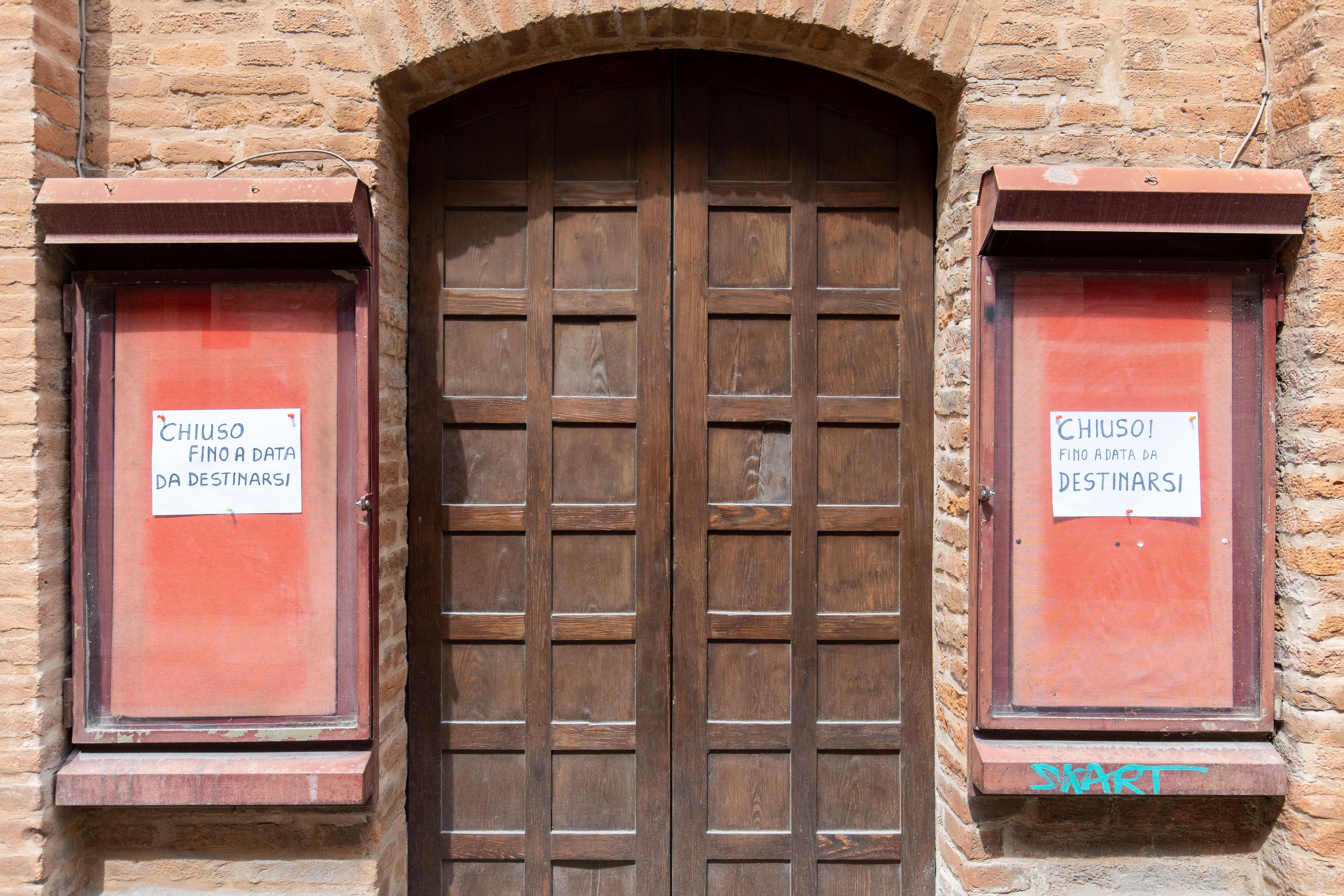 Chiuso il cinema Mignon: la polizia interrompe la visione del film a luci rosse