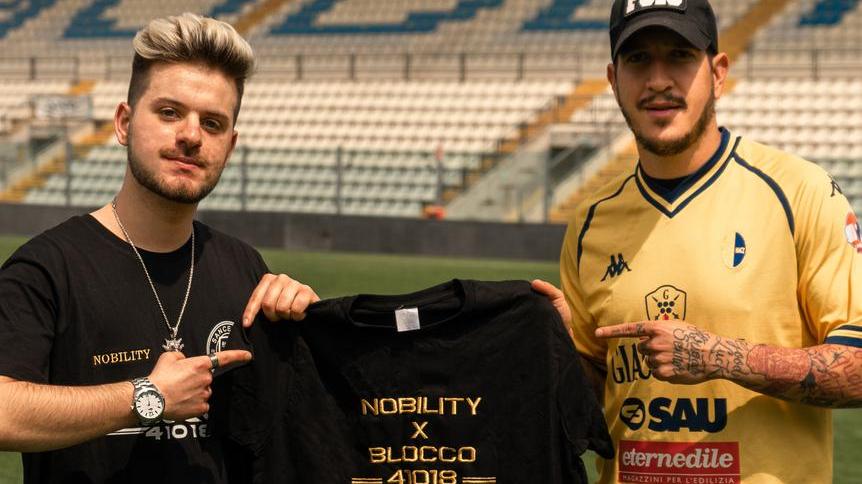 Sodinha palleggia allo stadio Braglia nel freestyle del rapper Malfer
