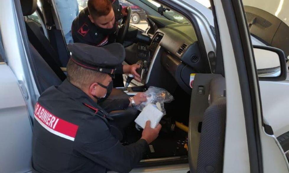 Mezzo chilo di cocaina nascosto nelle mutande Due uomini in carcere