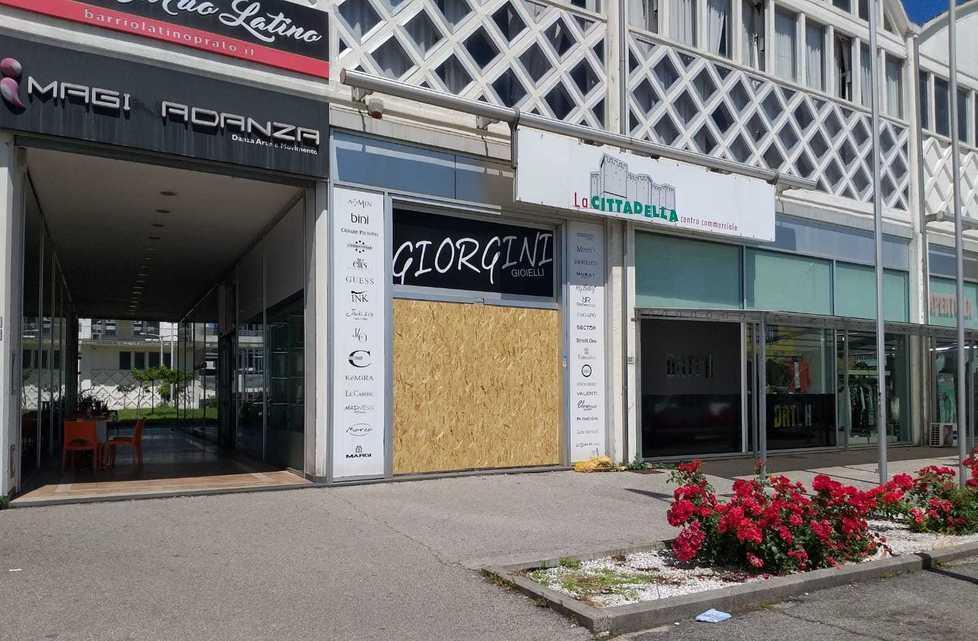 Inneggia al nazismo sulla chat Boia chi molla Perquisito un pratese