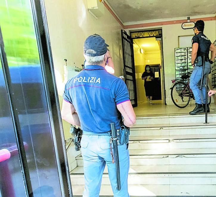 Risse, rapine e spaccio Tunisino 33enne viene rimpatriato 