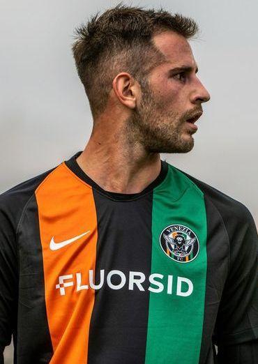Il Venezia pareggia 1-1 a Lecce e va in finale