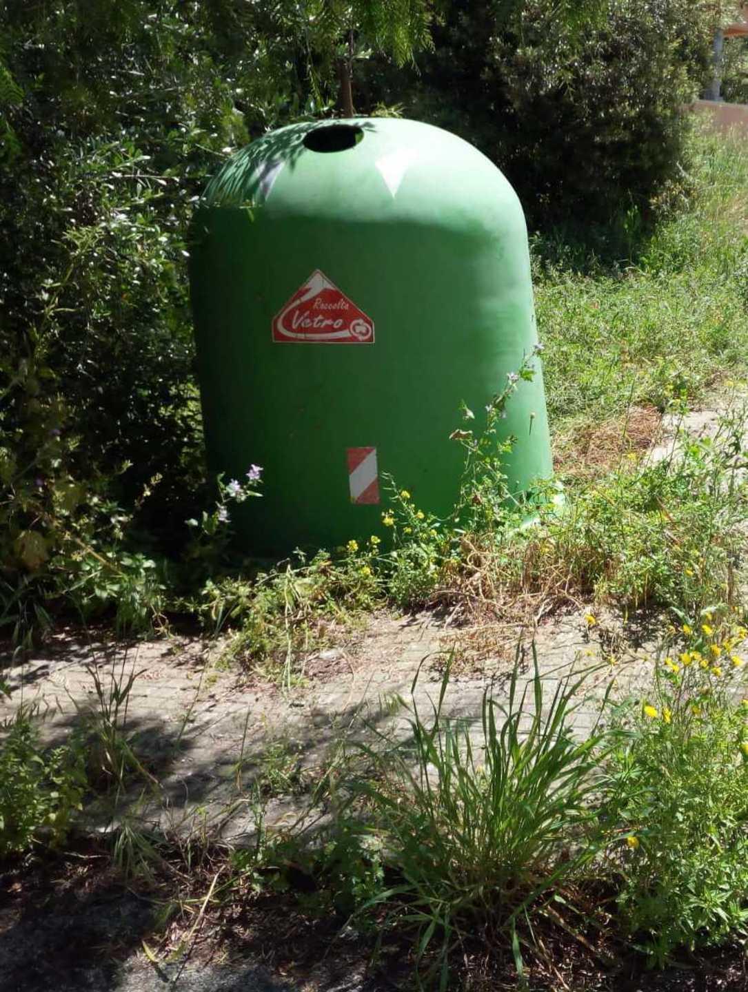 La campana del vetro ritorna a posto 