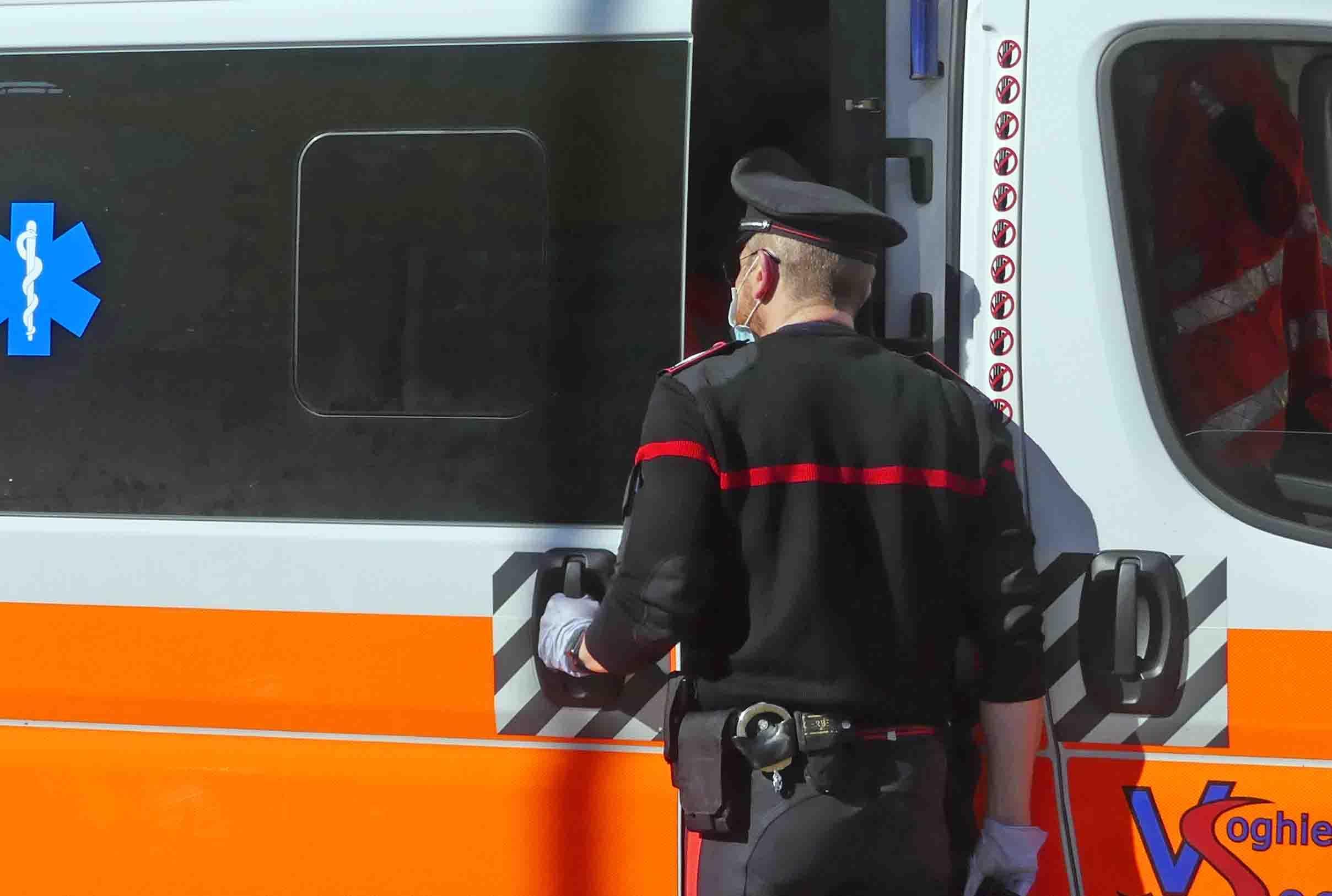 Bambino di 11 anni morto per un colpo alla testa esploso con la pistola del padre carabiniere 