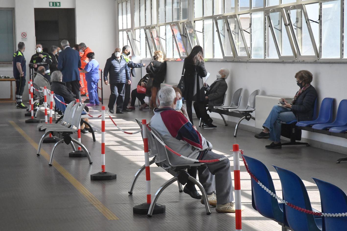 Covid: Open day da record, ma per 41mila 70enni ancora niente vaccino