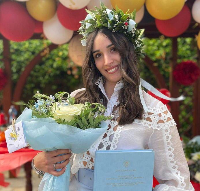 «Questa laurea è per te» La dedica di Debora alla memoria del babbo