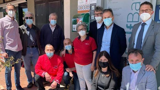 Nuovo defibrillatore in paese Al via i corsi per saperlo usare