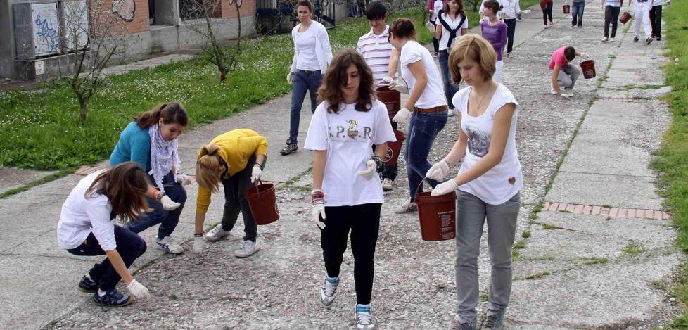 Caccia ai mozziconi Oggi la raccolta in giro per i paesi 