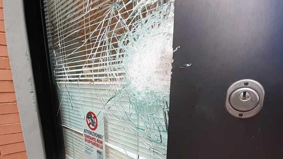 Assalto alla banca di San Vito Il colpo dei ladri va a vuoto