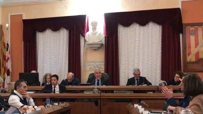 Salvatore bacchetta i consiglieri: «In aula comportamenti civili»