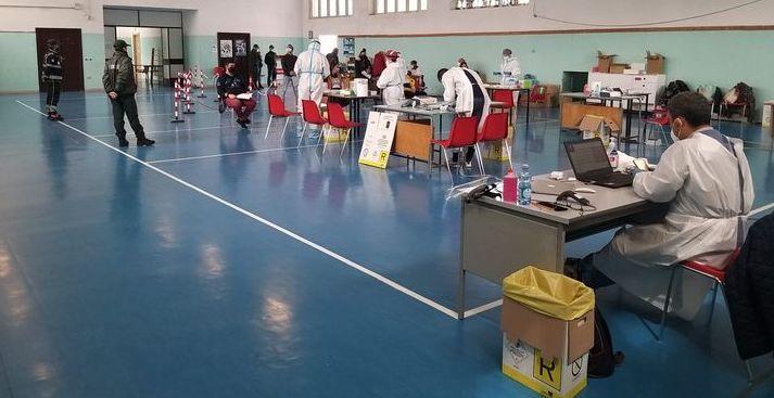 «Giovani fate il test fermeremo il virus» 