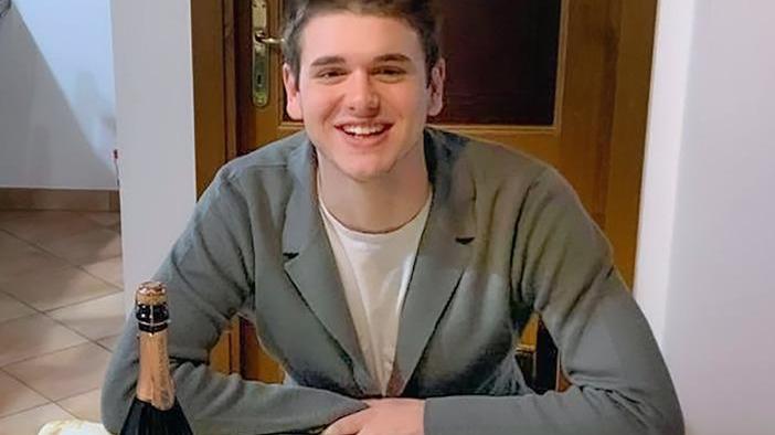 Morto in moto a 18 anni. Gli amici di Morgan, la scuola e il tennis La maestra: «Siamo distrutti»