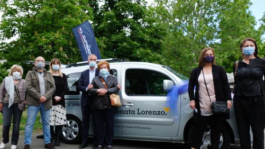 Modena Il sorriso di Lorenzo continua a vivere La famiglia dona un’auto al Charitas
