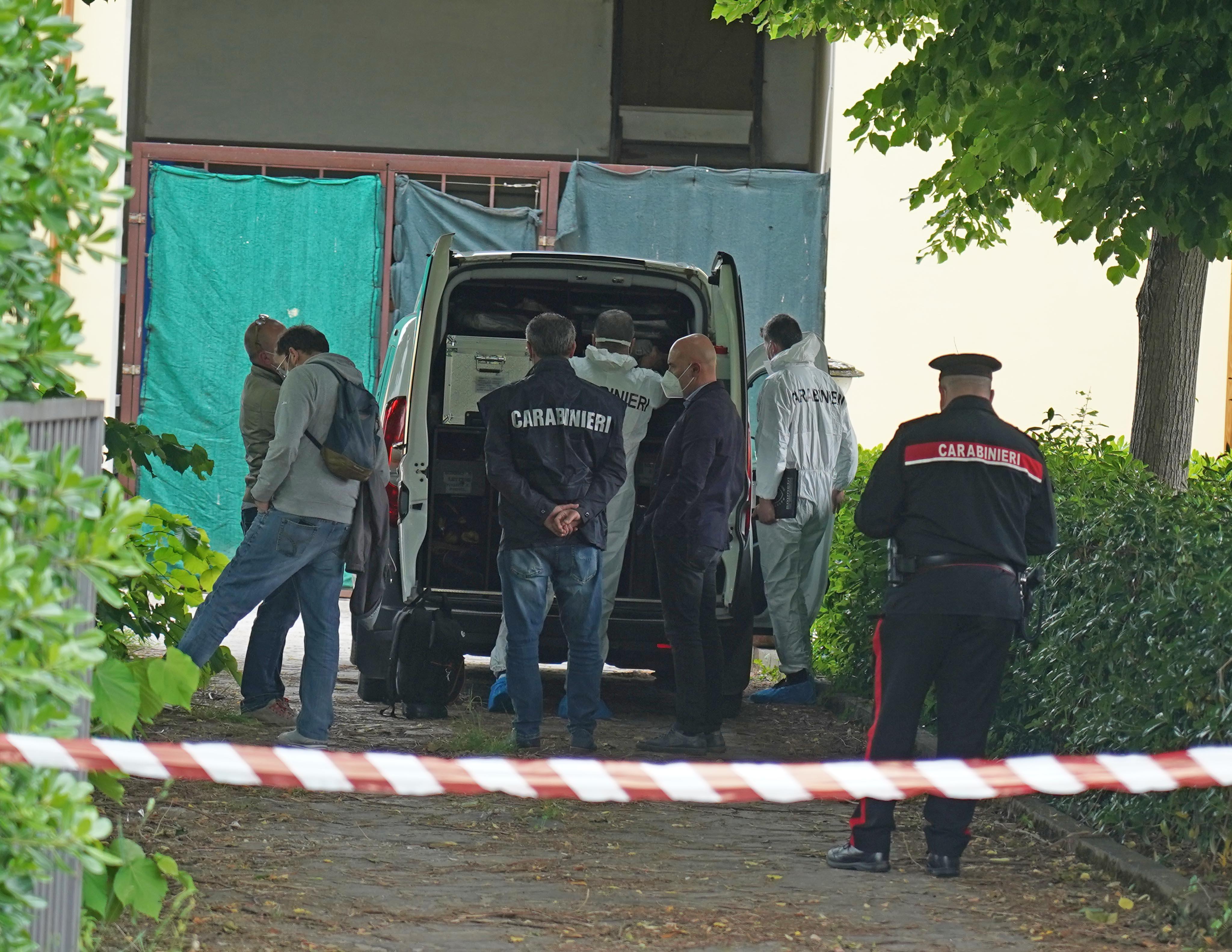 Morto a 11 anni con la pistola del padre carabiniere: le indagini e lo strazio dei genitori