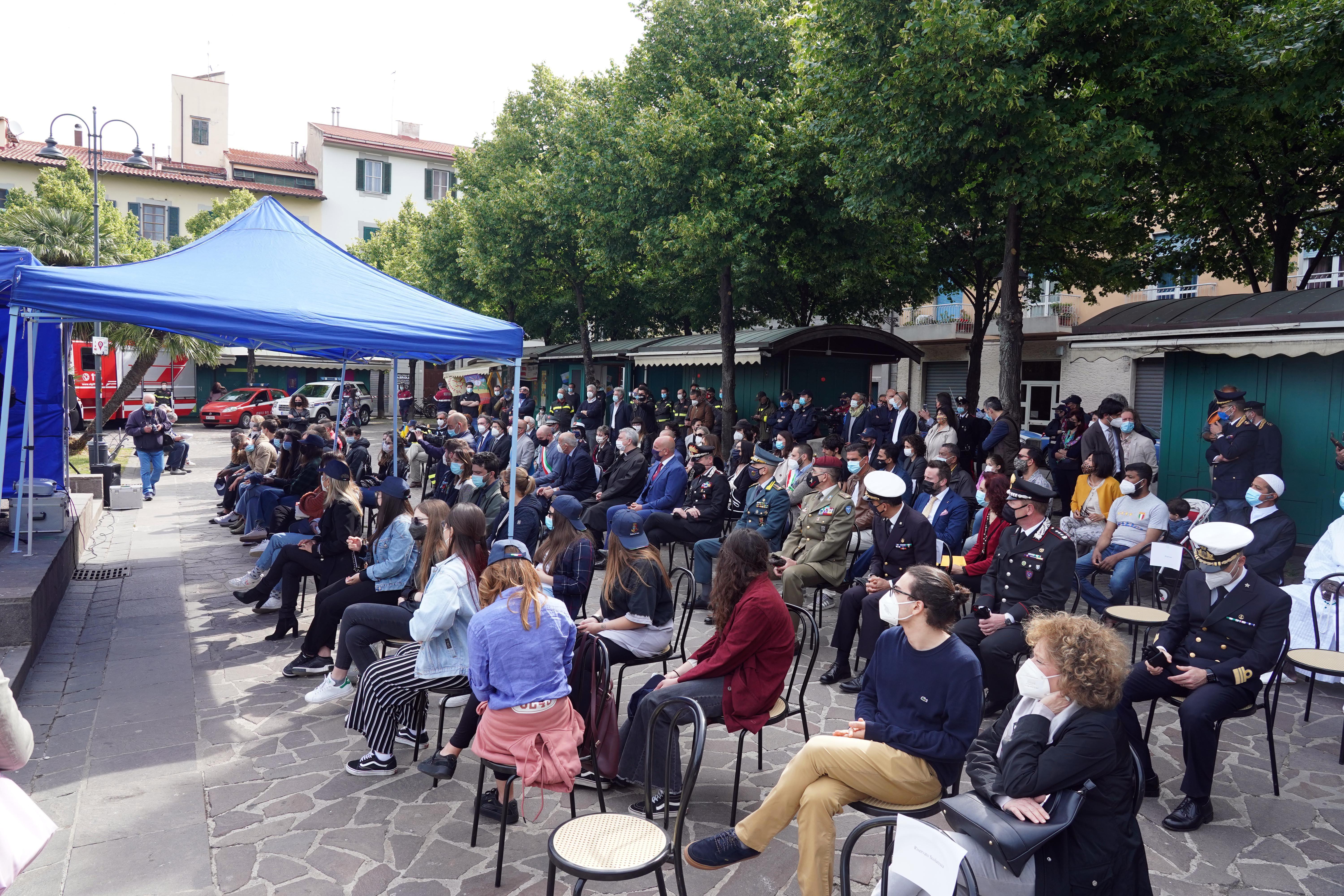 Il pubblico in piazza Garibaldi (foto Silvi)