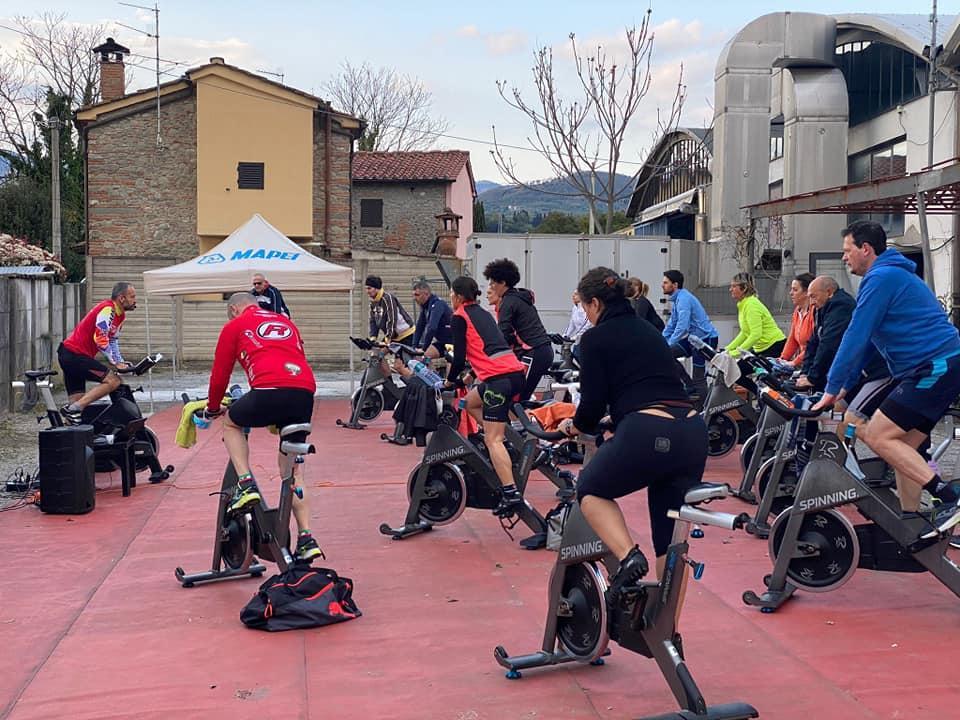 Una lezione all’aperto della palestra Universo di Pistoia
