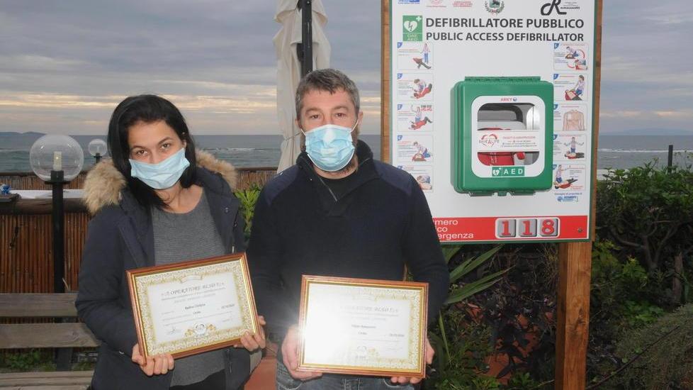 Salvarono il ristoratore con il defibrillatore Sono “angeli del Blsd”