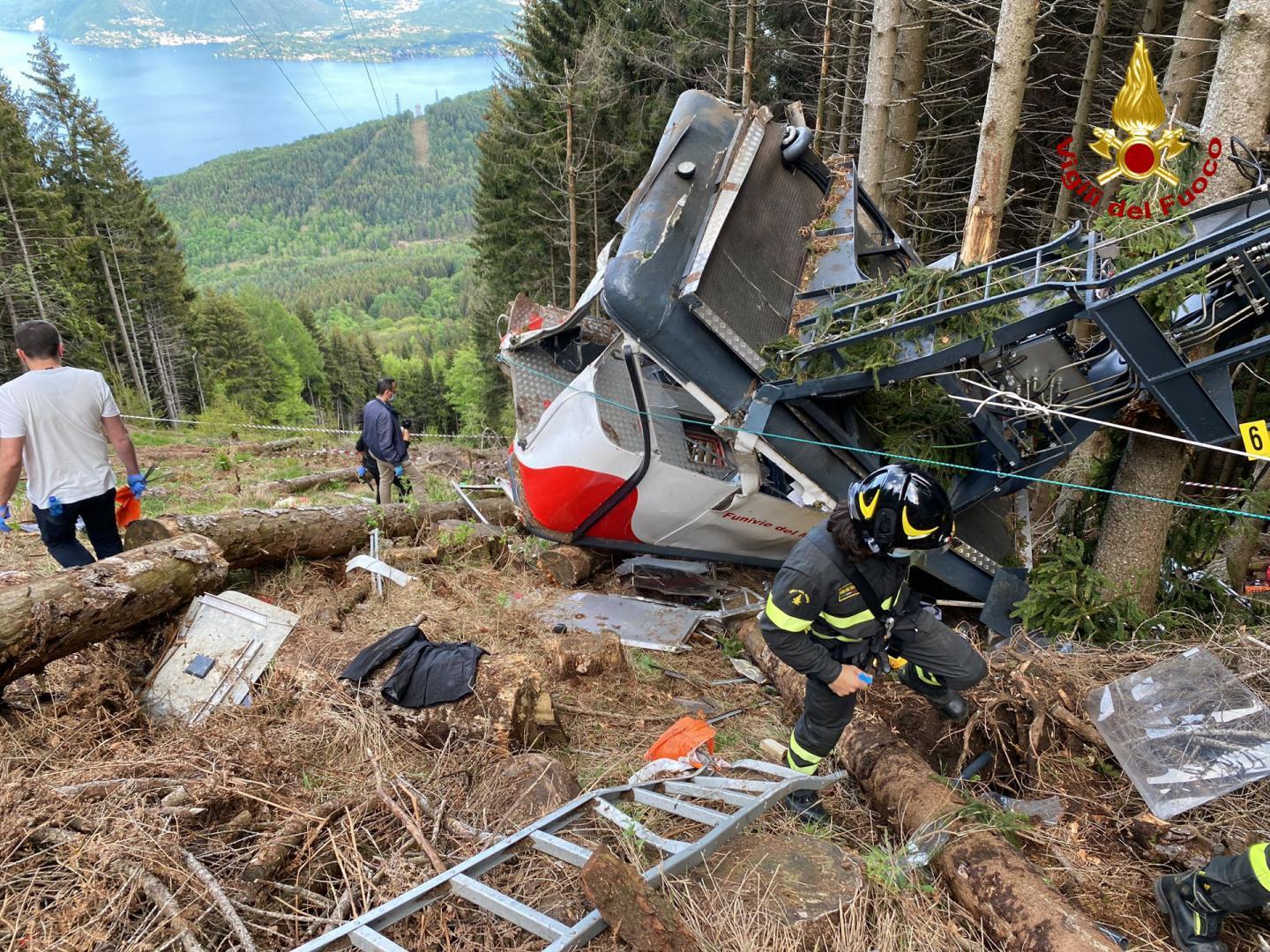 Tragedia a Stresa, l'esperto di impianti di funivia: «Ecco cosa è successo a quel cavo»  