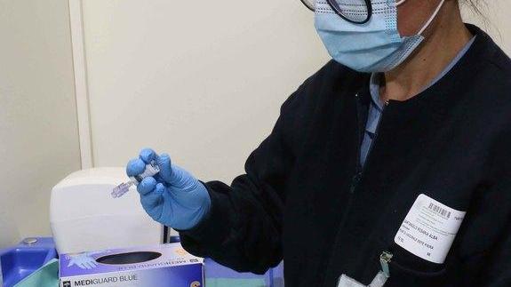 Covid e vaccini, i farmacisti reggiani dicono sì: «Pronti per fare le somministrazioni»