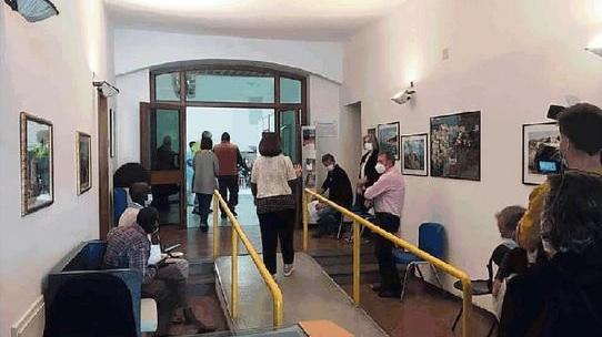 Vaccini, l'open day a Venturina ha funzionato a metà: 150 dosi agli over 60