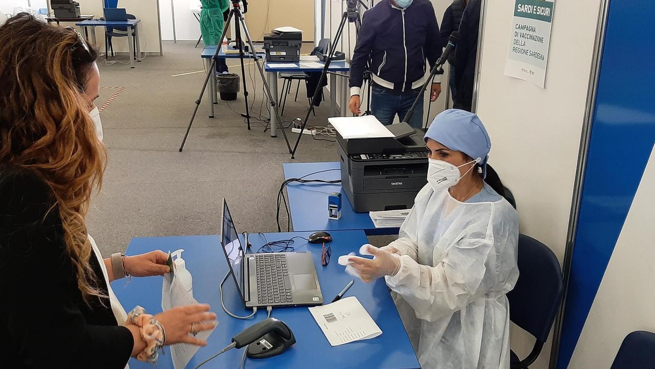 Coronavirus, oltre un terzo dei sardi ha ricevuto almeno una dose di vaccino