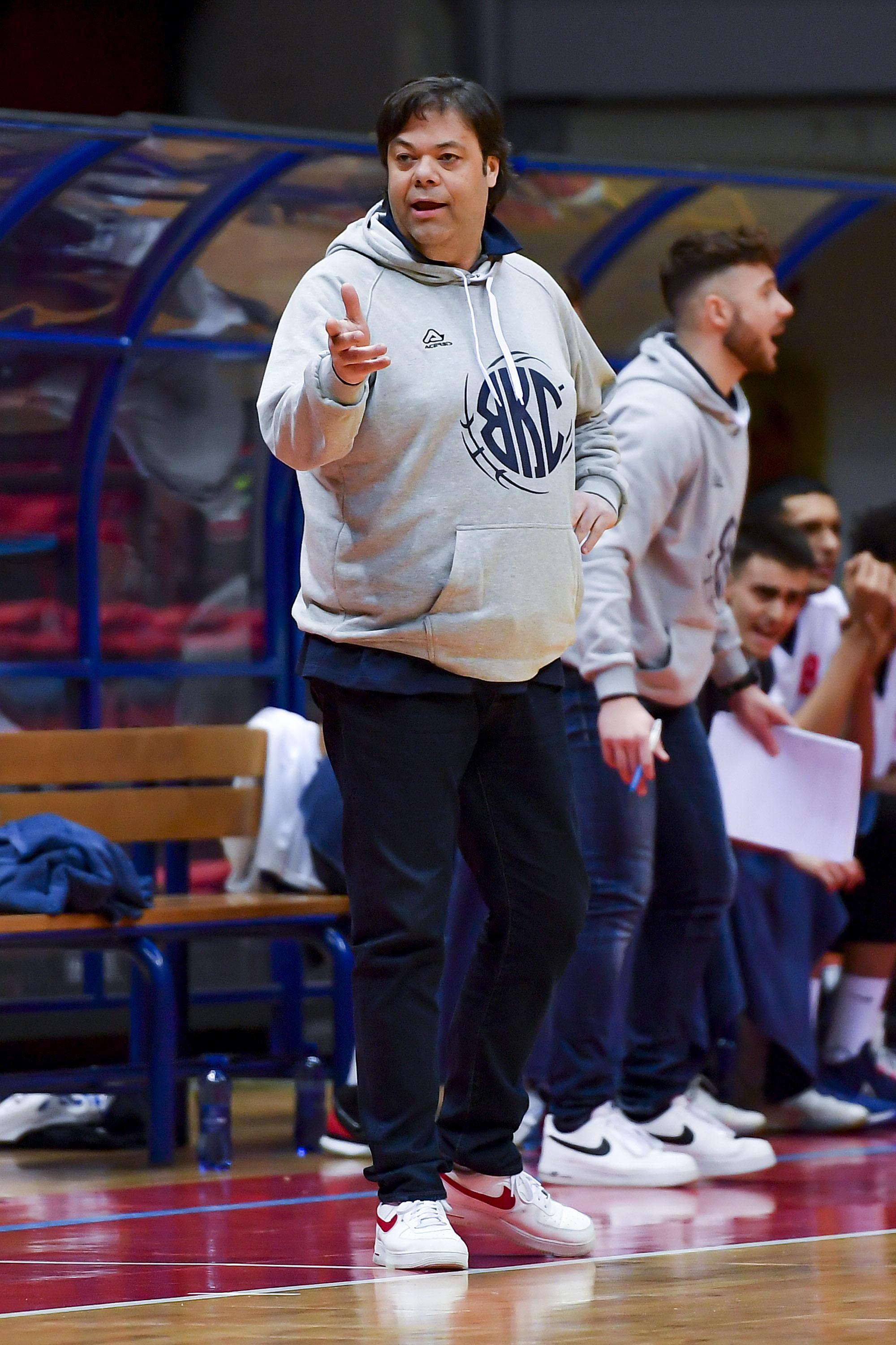 Covid, calendario e regole, esplode la rabbia di coach Russo: «Vergogna, il Basket Cecina massacrato» 